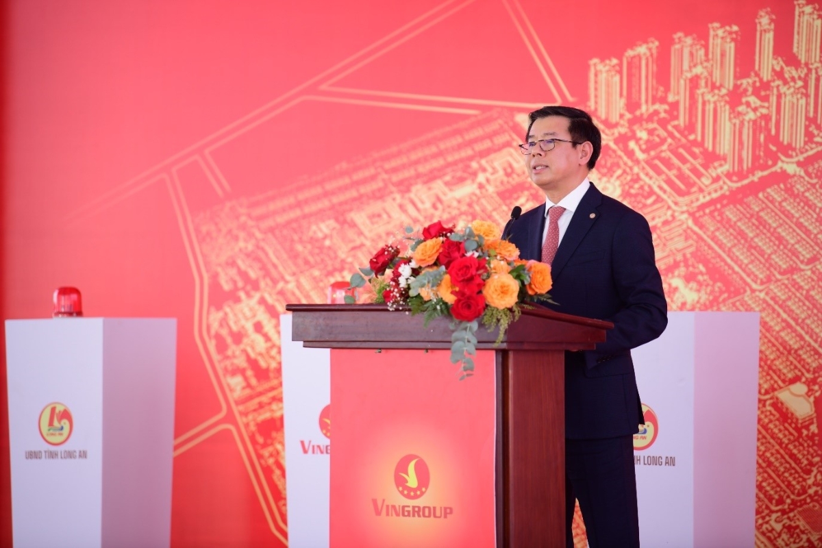 &Ocirc;ng Nguyễn Việt Quang, Ph&oacute; Chủ tịch Hội đồng Quản trị ki&ecirc;mTổng gi&aacute;m đốc Tập đo&agrave;n Vingroup, ph&aacute;t biểu tại sự kiện khởi c&ocirc;ng.