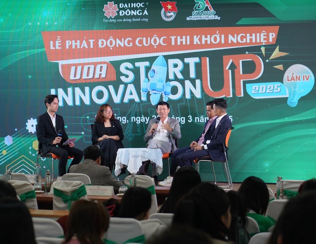 Các Start Up chia sẻ tại chương trình.