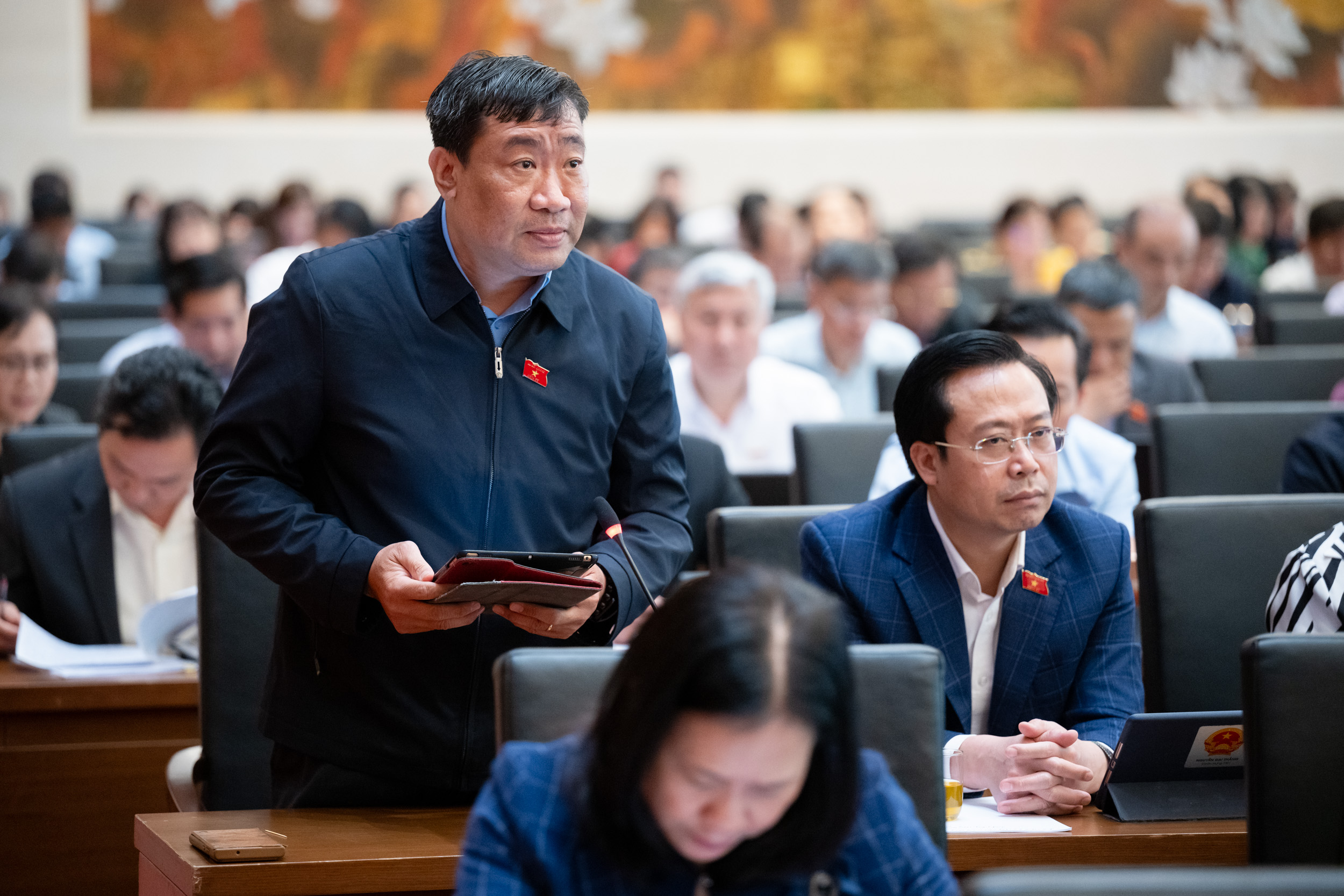 Đại biểu Thạch Phước B&igrave;nh đề nghị rằng để bảo đảm c&ocirc;ng bằng, khuyến kh&iacute;ch b&aacute;o ch&iacute; ph&aacute;t triển trong bối cảnh chuyển đổi số, cần &aacute;p dụng mức thuế suất 10% cho to&agrave;n bộ cơ quan b&aacute;o ch&iacute;, kh&ocirc;ng ph&acirc;n biệt b&aacute;o in hay b&aacute;o điện tử.