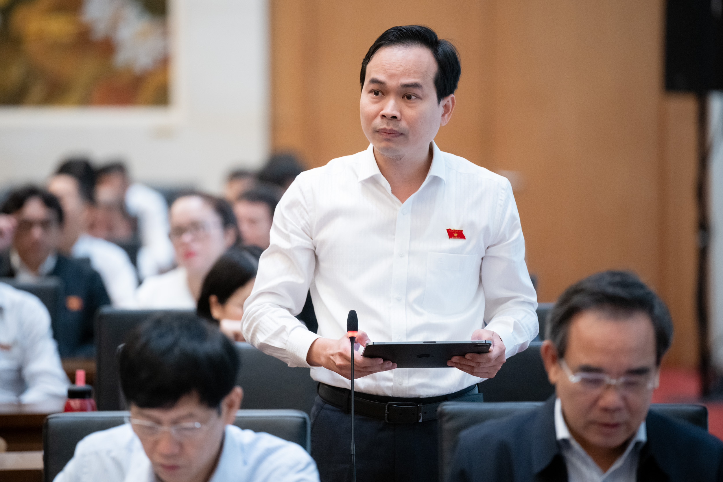 Đại biểu Nguyễn Duy Minh, Phó Trưởng đoàn Đại biểu Quốc hội chuyên trách Tp.Đà Nẵng, phát biểu ý kiến thảo luận. Ảnh:quochoi.vn.