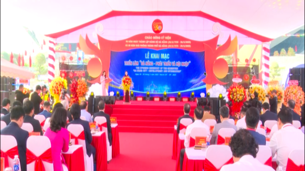 Khai mạc triển lãm 