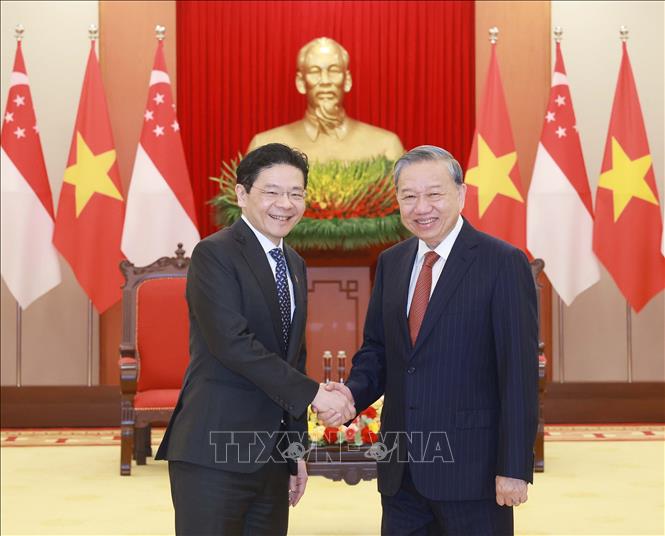 Tổng Bí thư Tô Lâm và Thủ tướng Cộng hòa Singapore Lawrence Wong - Ảnh: TTXVN
