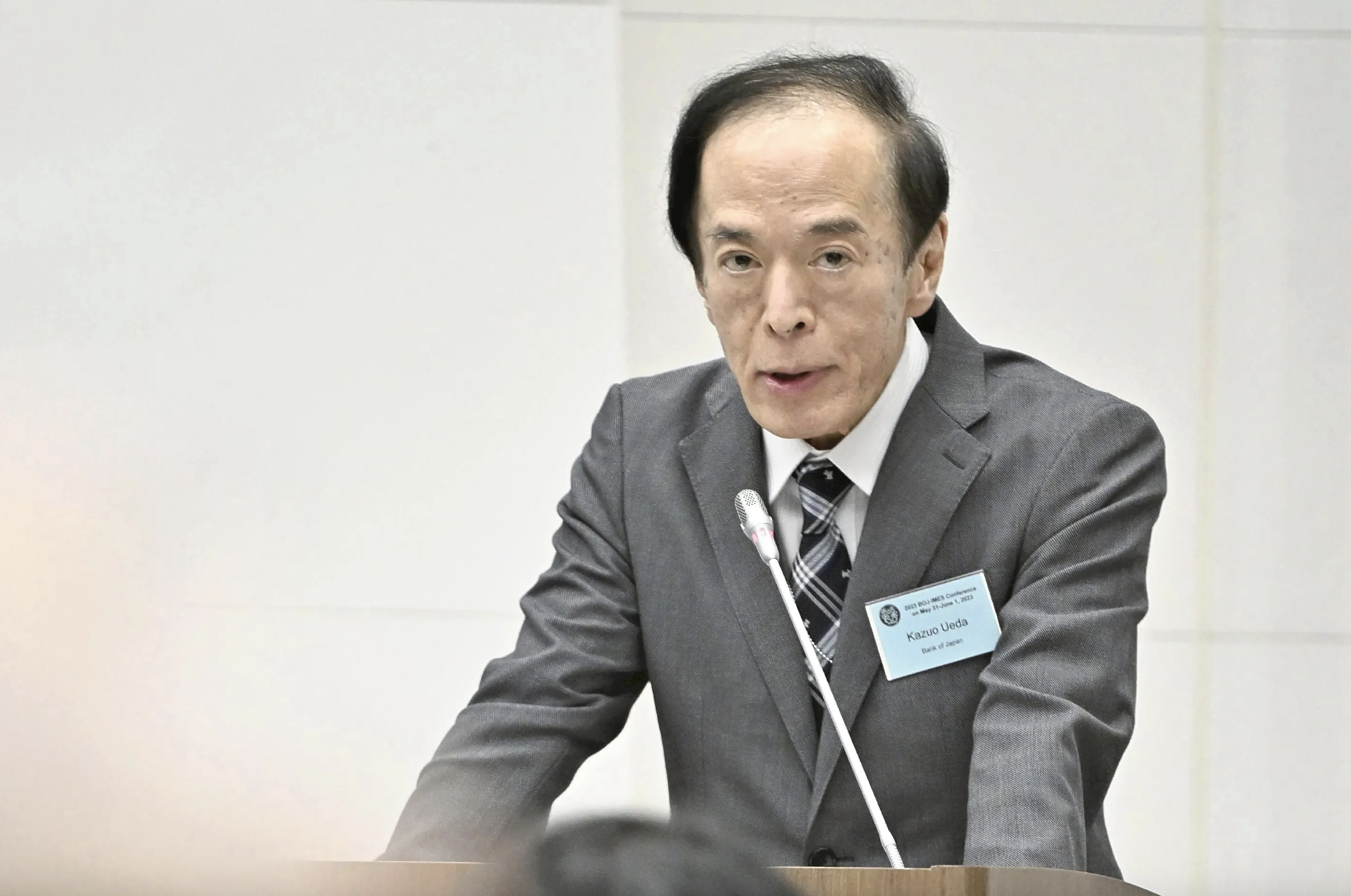 Thống đốc BOJ Kazuo Ueda - Ảnh: Bloomberg.