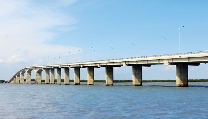 Cầu Cổ Chiên (hoàn thành 2015) thay phà Cổ Chiên nối hai tỉnh Bến Tre và Trà Vinh trên tuyến quốc lộ 60. Ảnh tư liệu