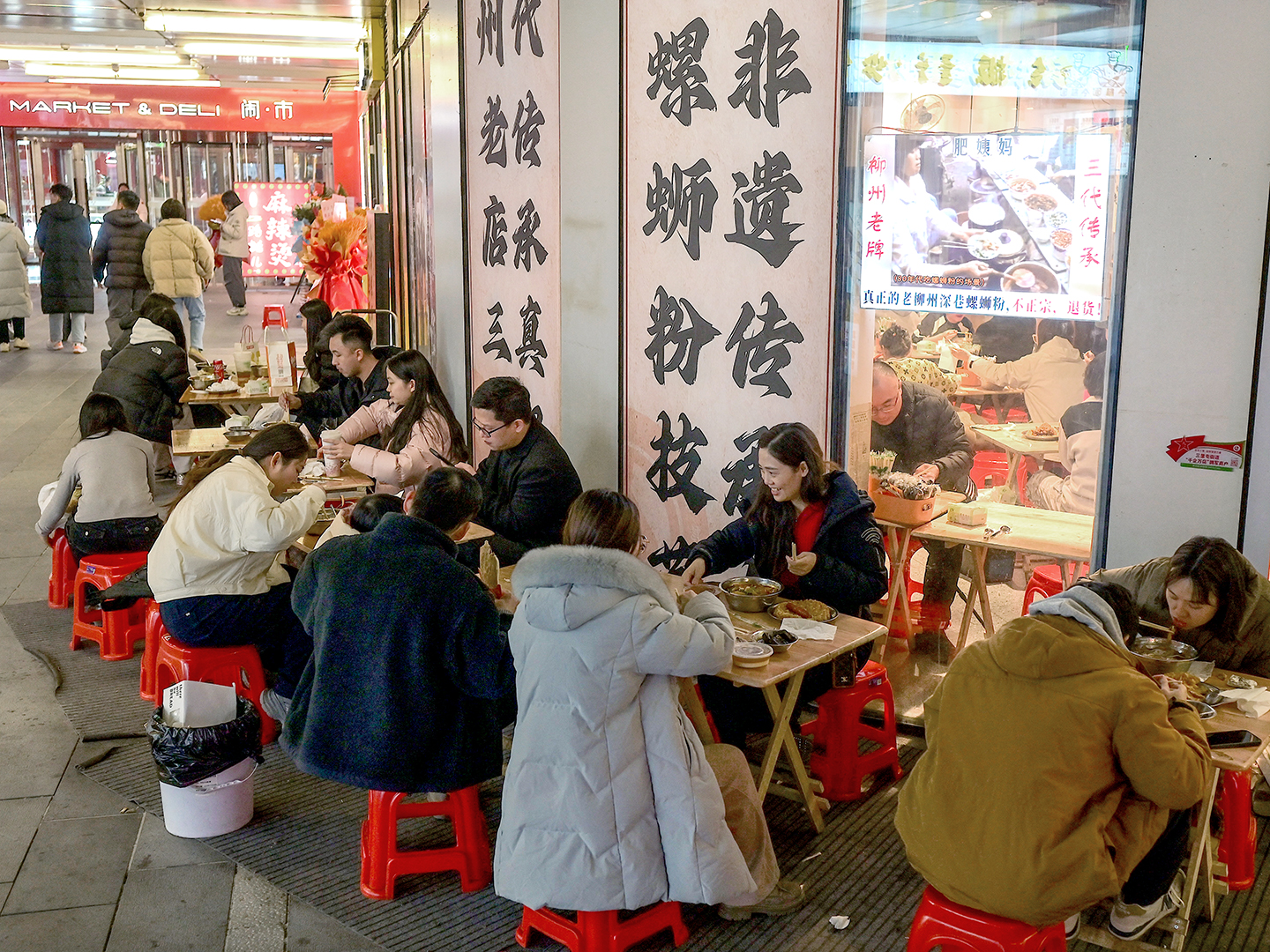 Khoảng 2 triệu nh&agrave; h&agrave;ng đ&atilde; đ&oacute;ng cửa tr&ecirc;n to&agrave;n Trung Quốc trong năm 2024.