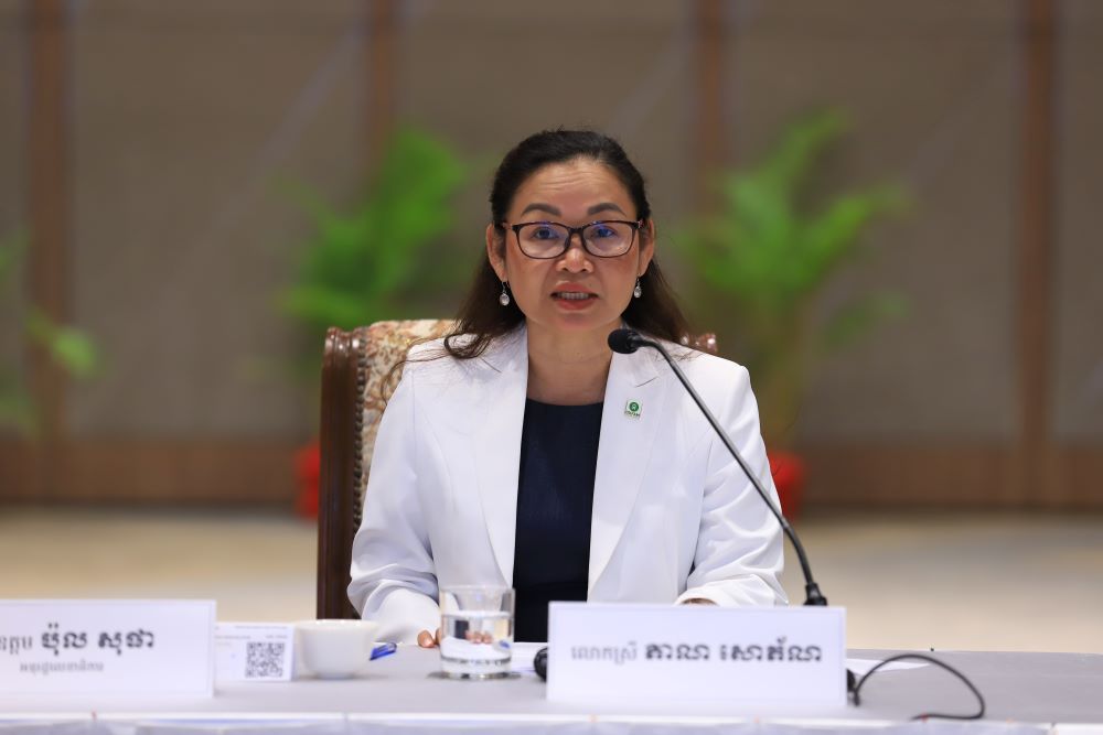Bà Sophoan Phean: 