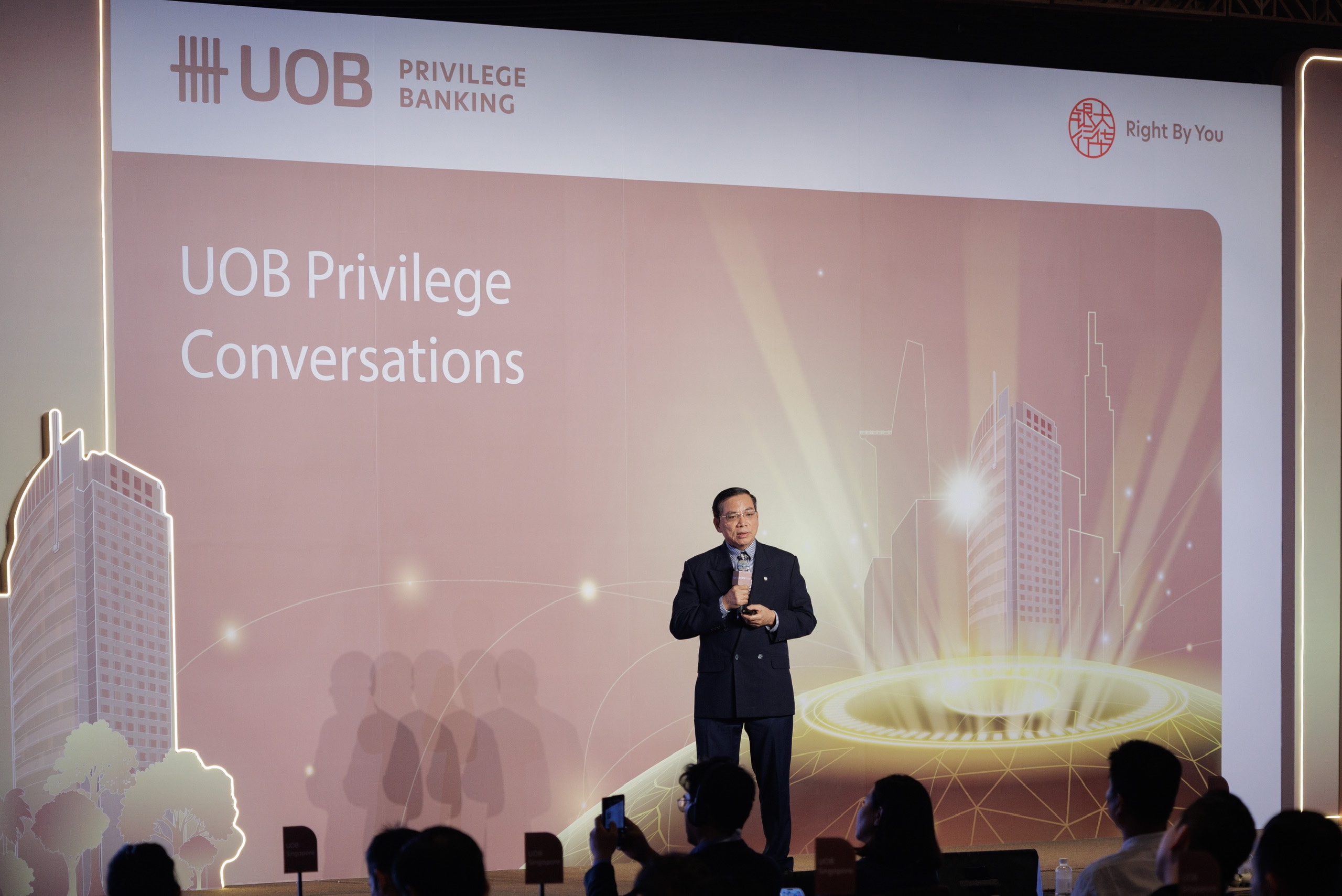 Ông Lê Thành Hưng, Giám đốc Đầu tư UOB Asset Management Việt Nam tại sự kiện “Cập nhật thị trường: Triển vọng toàn cầu và Việt Nam 2025”.