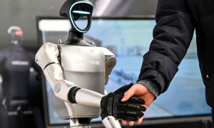 Dự báo ngành sản xuất sẽ là nơi thử nghiệm đầu tiên cho robot hình người tại Trung Quốc. Ảnh: SCMP