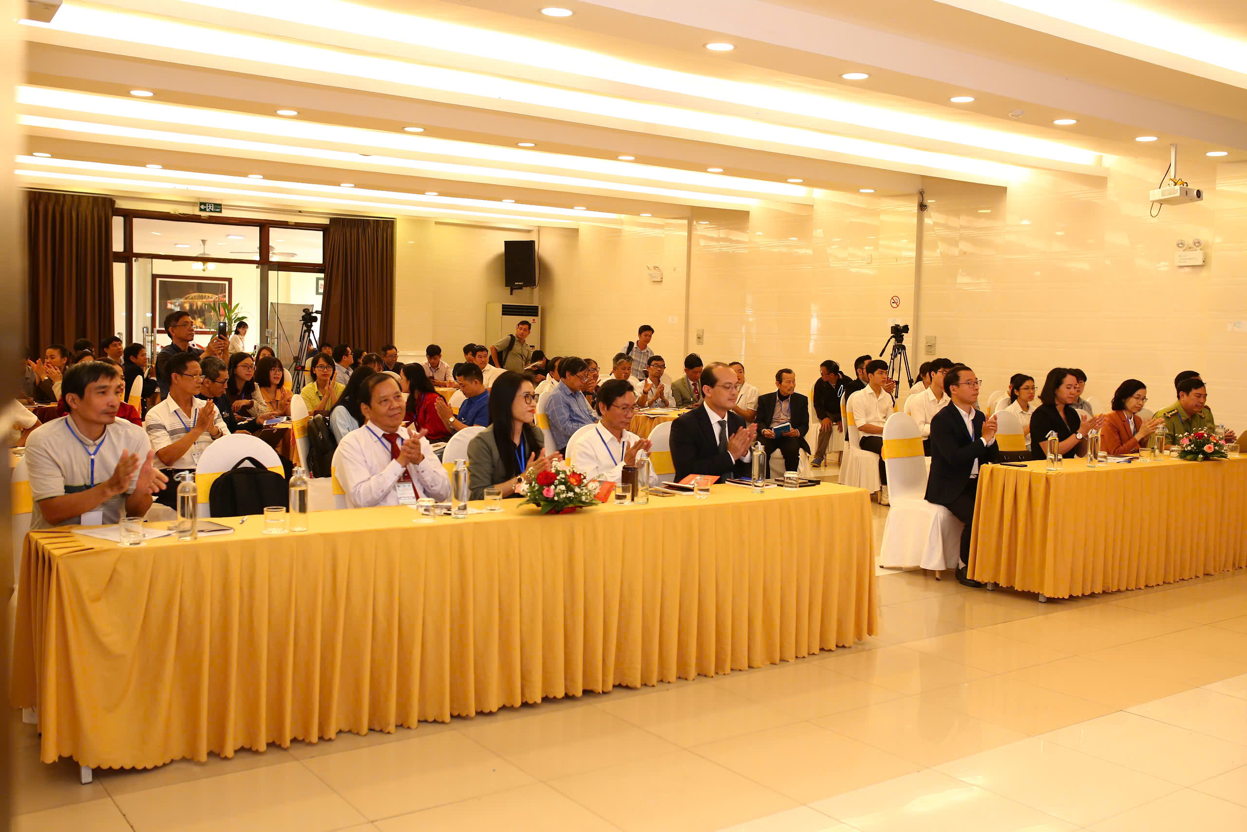 C&aacute;c đại biểu v&agrave; chuy&ecirc;n gia trong lĩnh vực Y học cổ truyền tham gia Hội thảo.&nbsp; &nbsp; &nbsp; &nbsp; &nbsp; &nbsp;&nbsp;