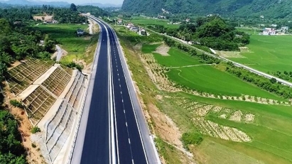 $228 mln to be invested in Hoa Binh - Moc Chau expressway  