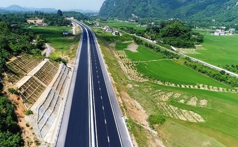 $228 mln to be invested in Hoa Binh - Moc Chau expressway  