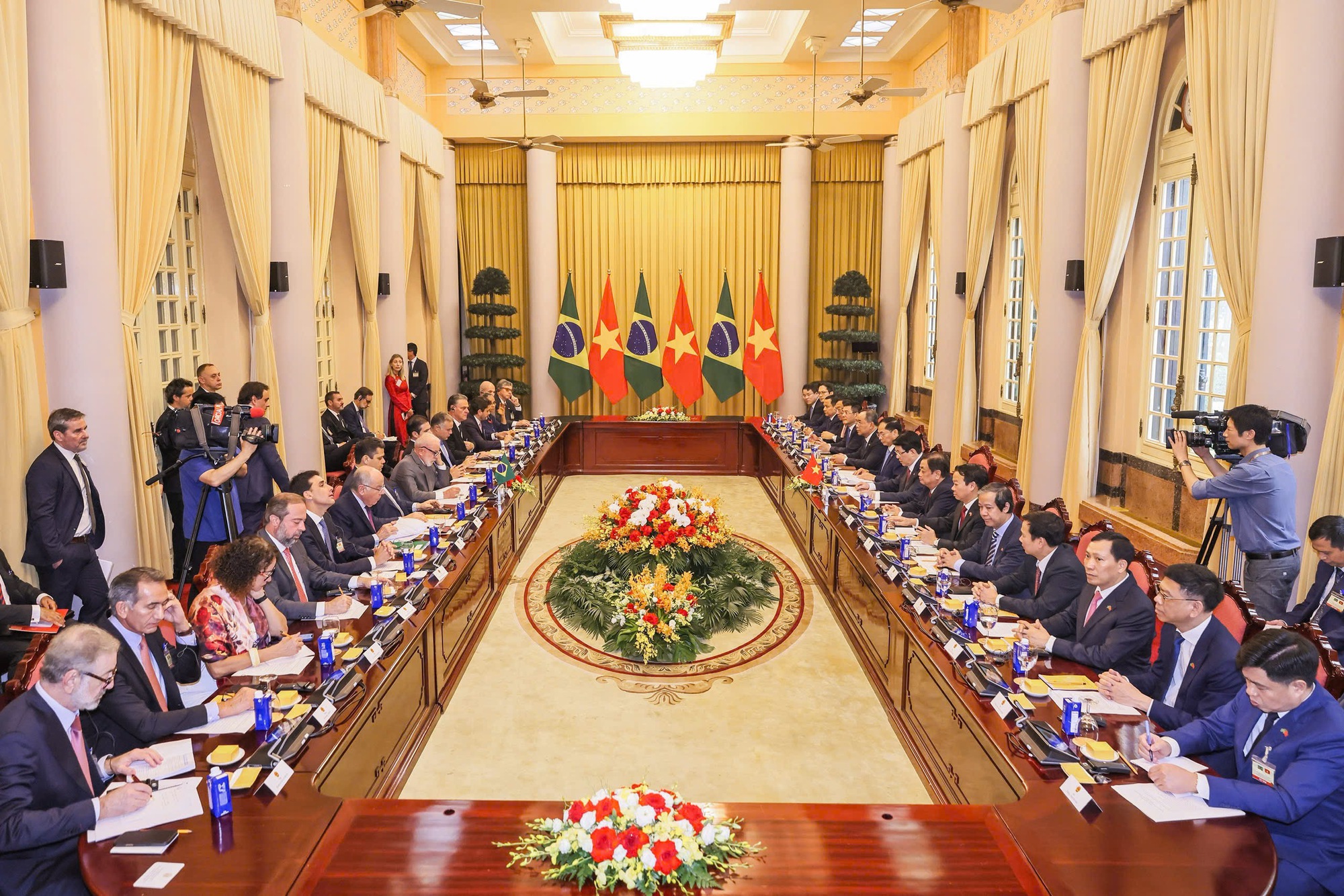 Chủ tịch nước Lương Cường và Tổng thống Lula da Silva dẫn đầu Đoàn cấp cao hai nước tiến hành hội đàm - Ảnh: VGP