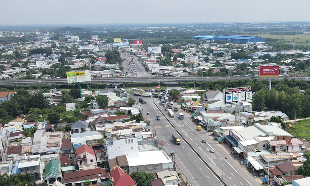 UBND tỉnh Đồng Nai kiến nghị Bộ Xây dựng bổ sung hầm chui hay nút giao không đồng mức liên thông hoàn chỉnh nhằm giải quyết tình trạng kẹt xe trên quốc lộ 51. Ảnh: P.Tùng