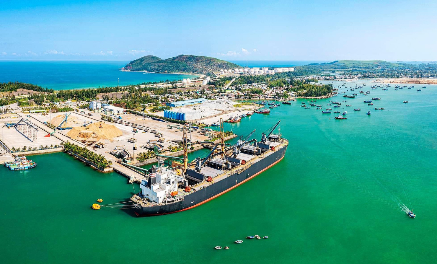 Mục tiêu đến năm 2030, cảng Dung Quất đạt sản lượng hàng hóa thông qua từ 38 triệu - 38,8 triệu tấn. Ảnh internet