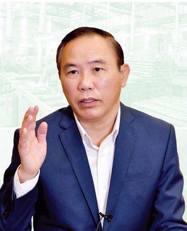 Deputy Minister of Agriculture and Environment Phung Duc Tien 