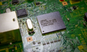 Nhiều vật liệu, hóa chất và thiết bị thử nghiệm có độ tinh khiết cao được sử dụng trong sản xuất chip được sản xuất tại Nhật Bản. Ảnh: Stock Adobe