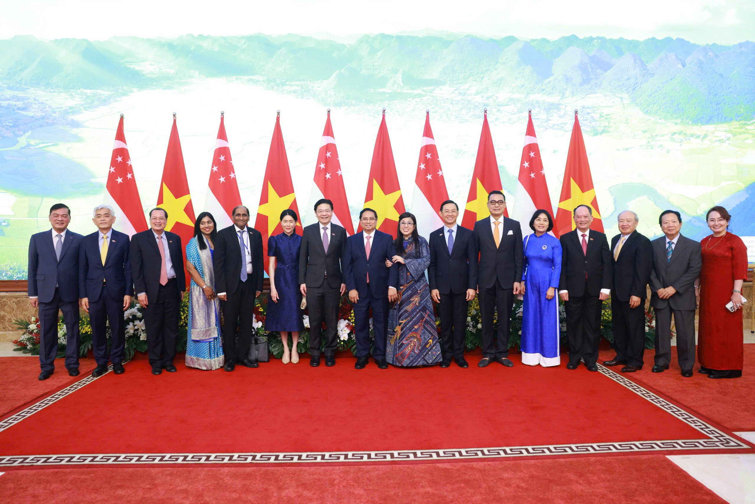 Chủ tịch TTC AgriS, b&agrave; Đặng Huỳnh Ức My tham dự buổi gặp mặt v&agrave; chia sẻ cấp Nh&agrave; nước trong chuyến thăm của Thủ tướng Singapore đến Việt Nam.