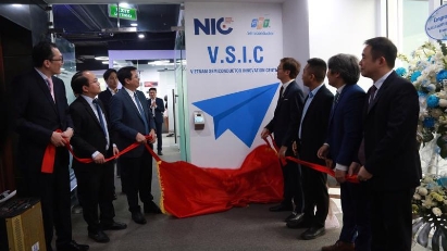 Taiwanese group opens semiconductor innovation center in Hanoi