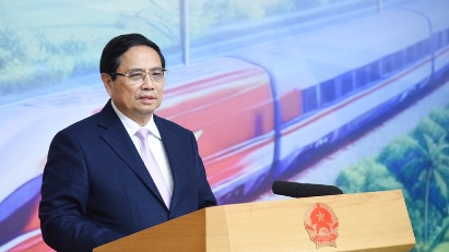 PM instructs to develop robust railway industry