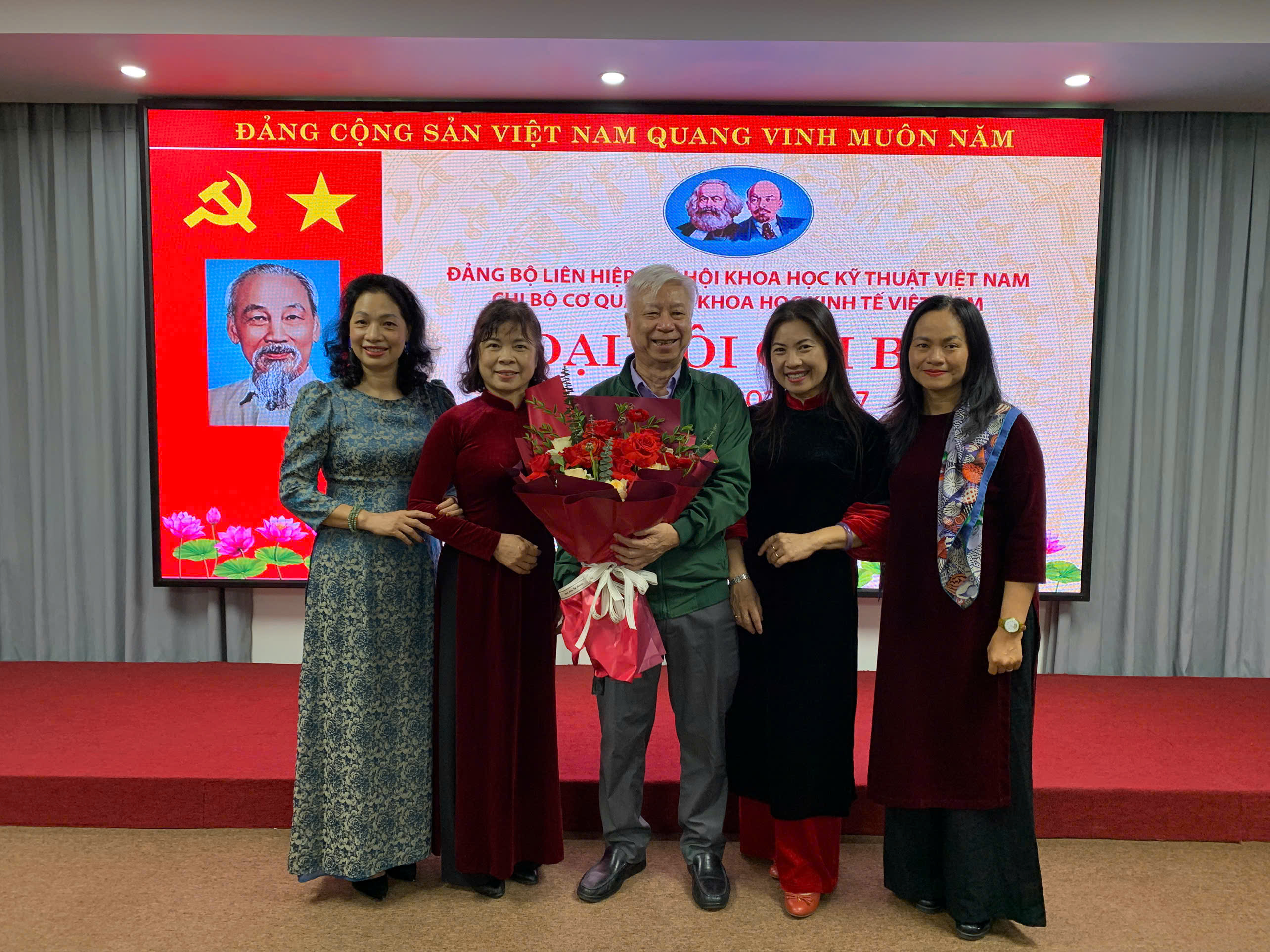 Chi ủy Chi bộ Cơ quan Hội Khoa học Kinh tế Việt Nam nhiệm kỳ 2025-2027 ra mắt.&nbsp;