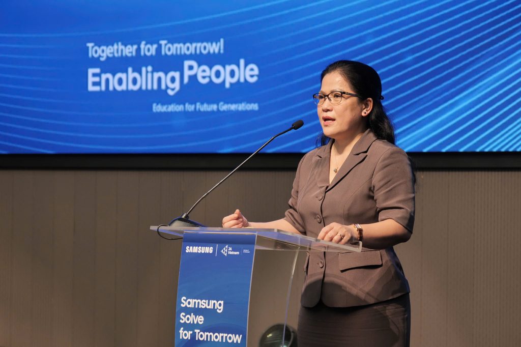 B&agrave; Nguyễn Thị Kim Chi, Thứ trưởng Bộ Gi&aacute;o dục đ&agrave;o tạo ph&aacute;t biểu tại sự kiện.