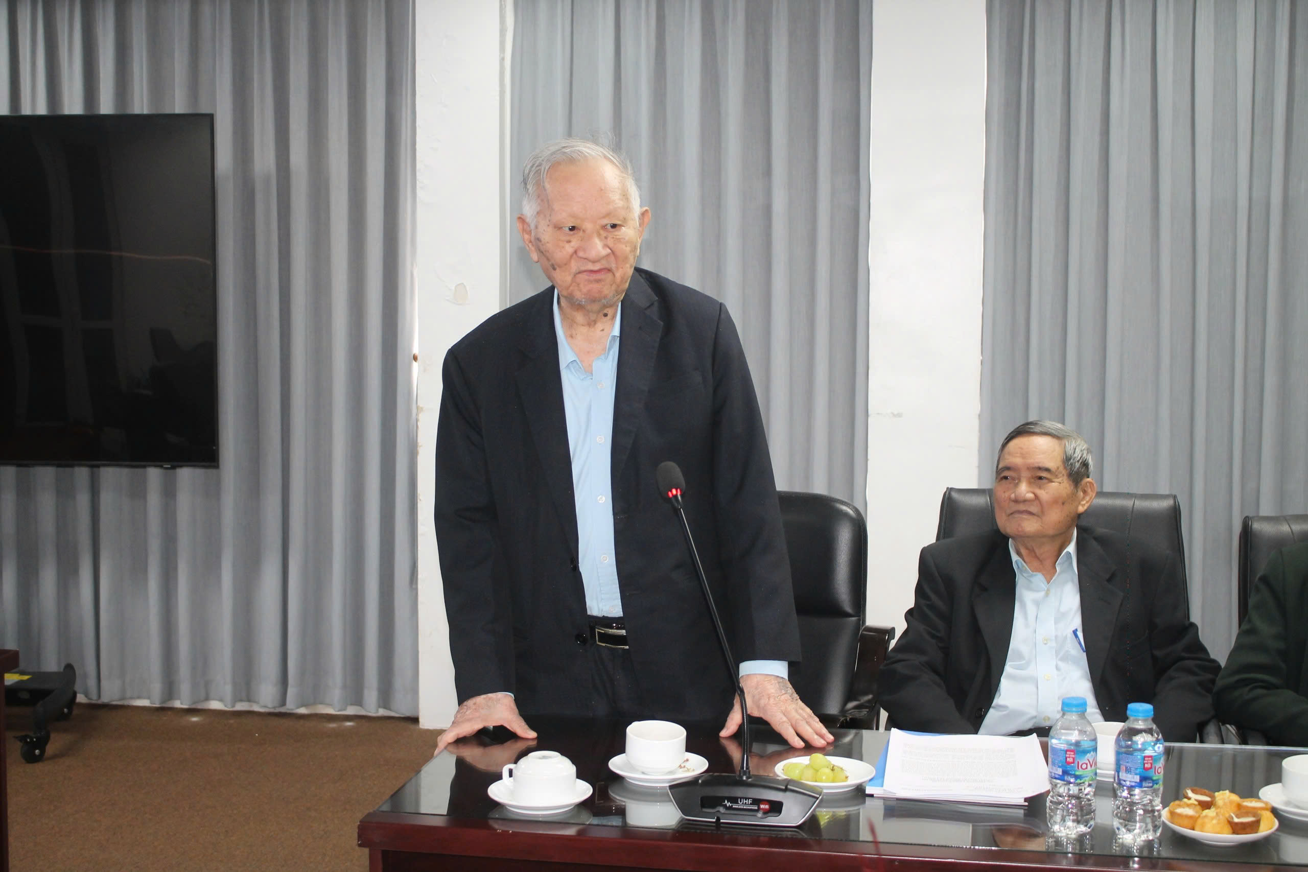 Chủ tịch Hội Khoa học Kinh tế Việt Nam Nguyễn Quang Th&aacute;i ph&aacute;t biểu tại đại hội.