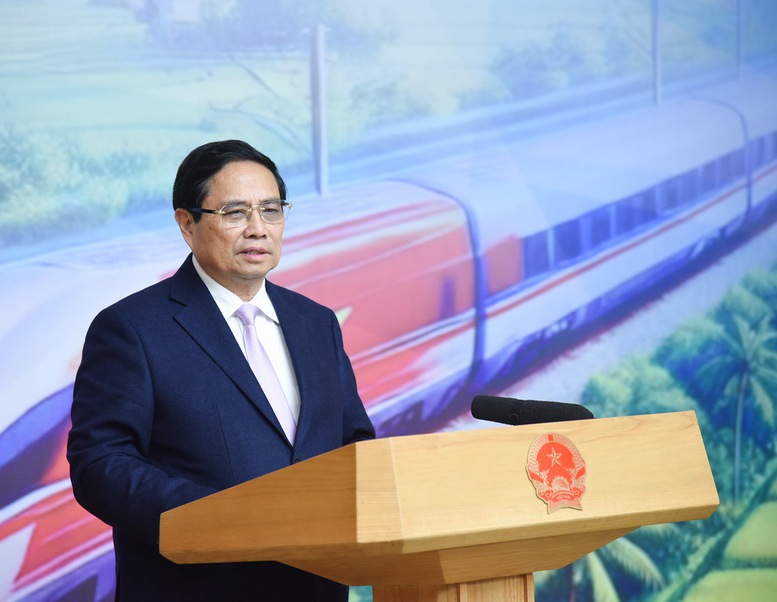 Thủ tướng Phạm Minh Chính nhấn mạnh tầm quan trọng của việc đầu tư các dự án đường sắt và phát triển ngành công nghiệp đường sắt. Ảnh: VGP