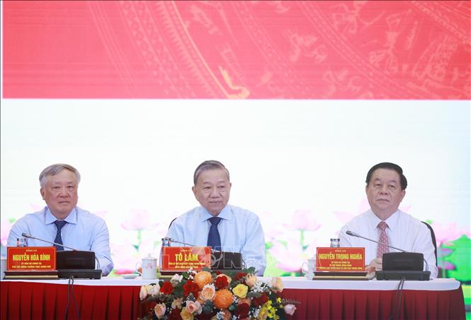 Tổng Bí thư chủ trì cuộc họp. Ảnh: TTXVN.