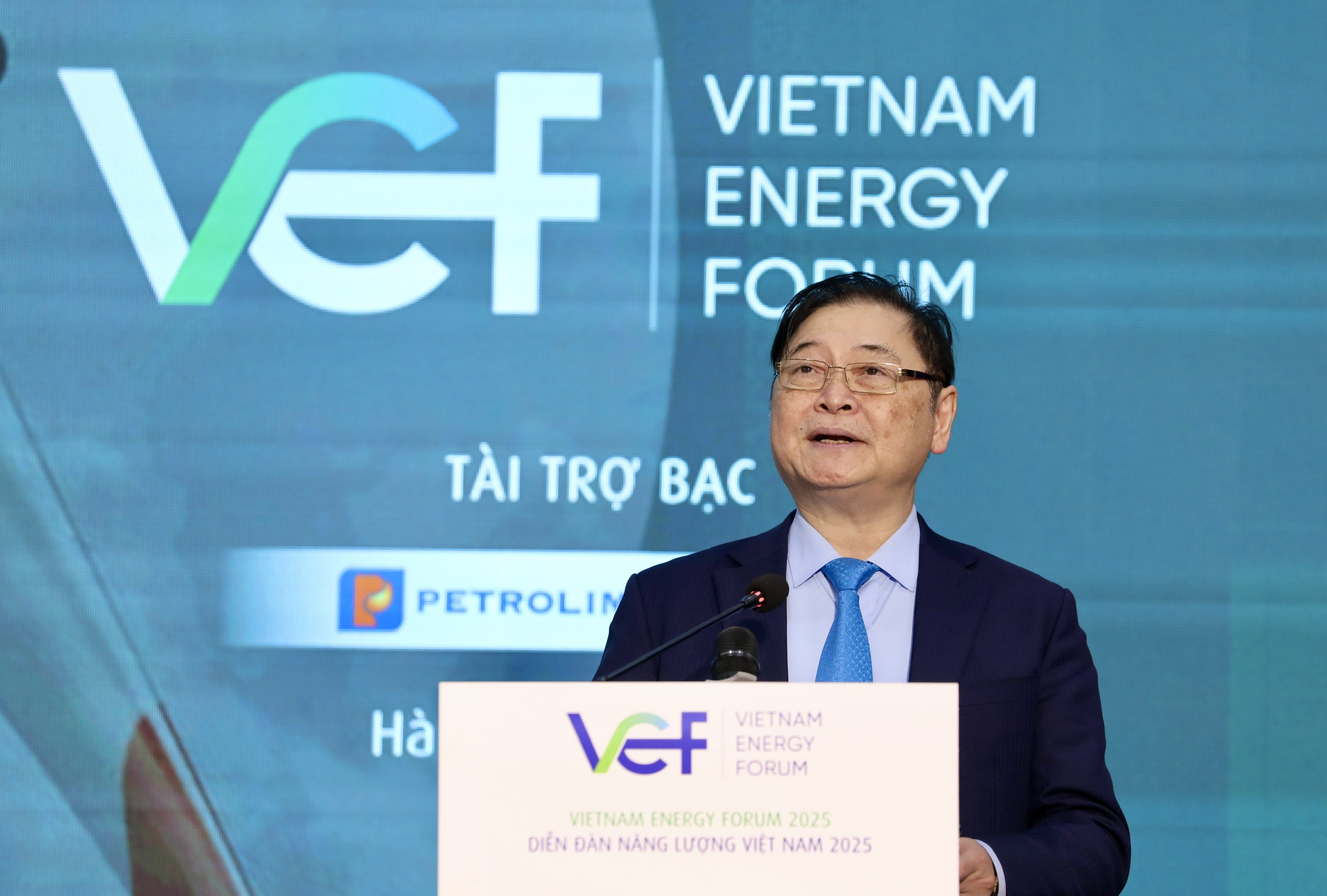 TS. Phan Xuân Dũng, Chủ tịch Liên hiệp các Hội Khoa học và Kỹ thuật Việt Nam phát biểu tại Diễn đàn năng lượng Việt Nam 2025. 