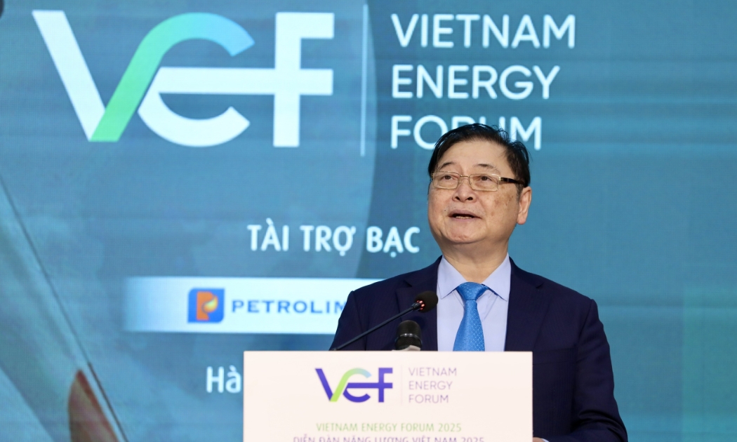 TS. Phan Xuân Dũng, Chủ tịch Liên hiệp các Hội Khoa học và Kỹ thuật Việt Nam phát biểu tại Diễn đàn năng lượng Việt Nam 2025. 