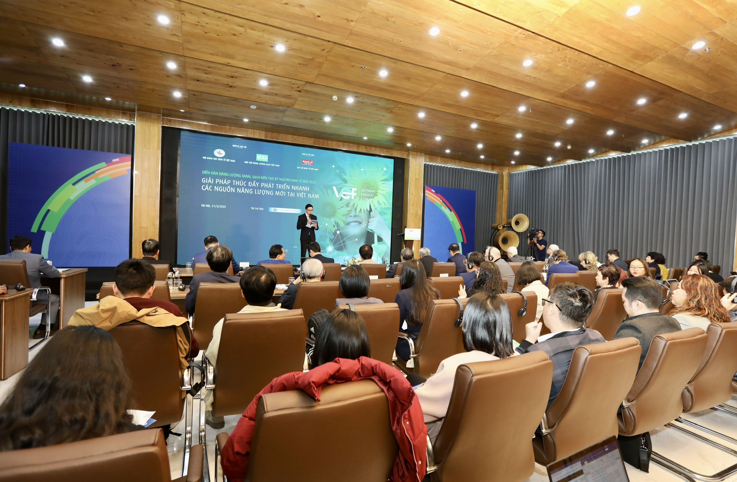 To&agrave;n cảnh Diễn đ&agrave;n năng lượng Việt Nam 2025.