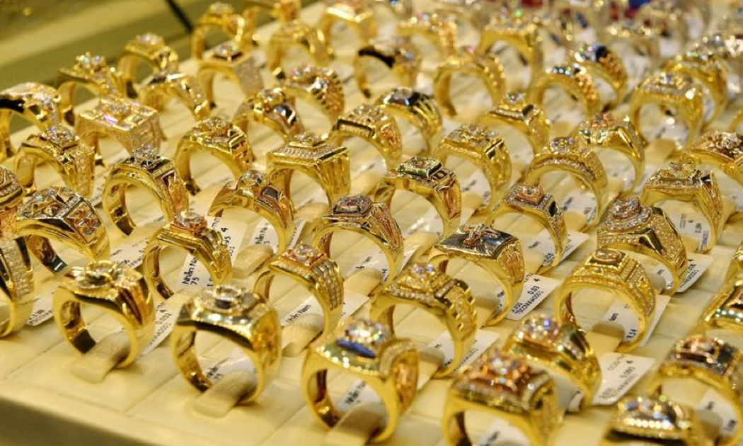 Chênh lệch giá bán vàng miếng và vàng nhẫn thu hẹp xuống 100 nghìn đồng mỗi lượng