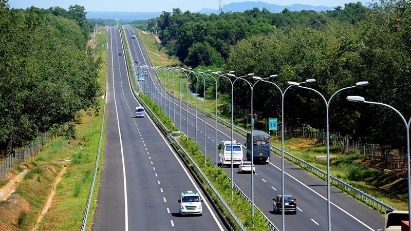 Overloaded HCMC-Long Thanh Expressway set for expansion