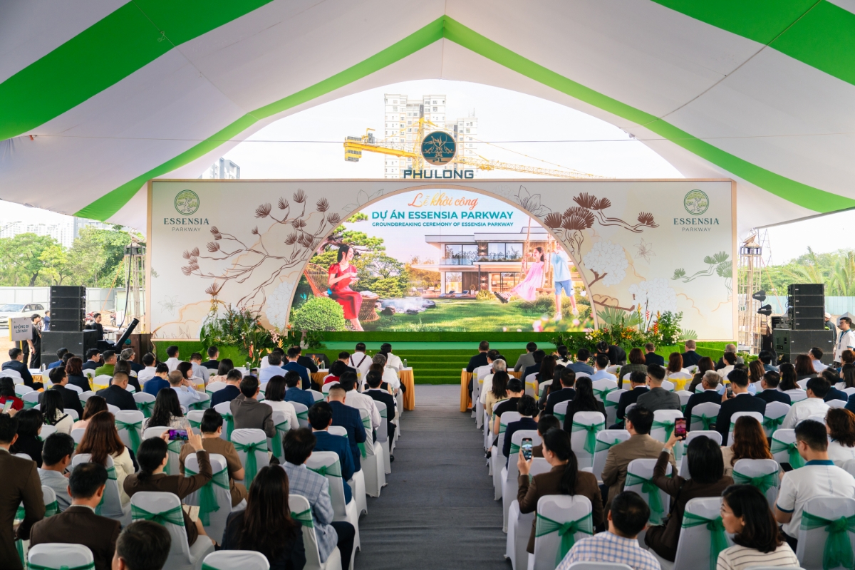 Essensia Parkway khởi c&ocirc;ng x&acirc;y dựng dự &aacute;n, thu h&uacute;t sự quan t&acirc;m của đ&ocirc;ng đảo kh&aacute;ch h&agrave;ng. Ảnh: Ho&agrave;ng Nam.