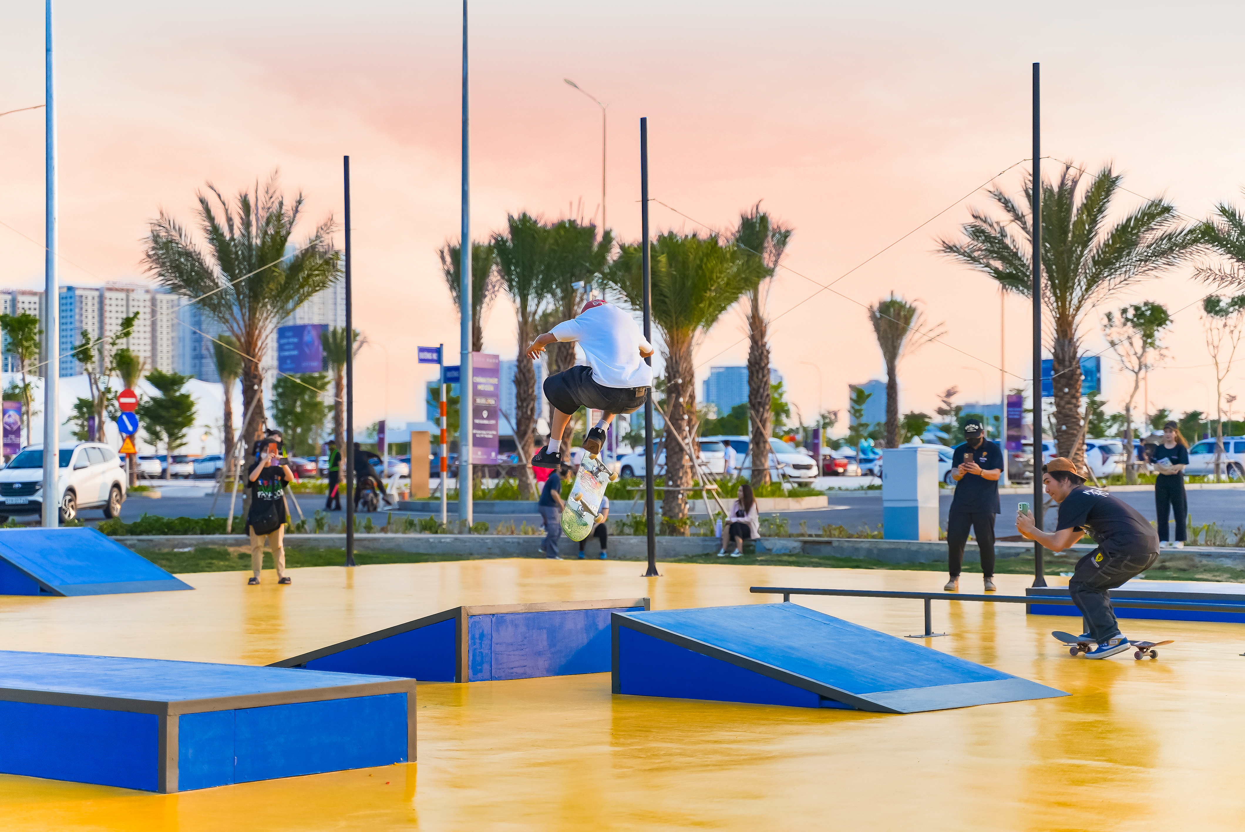 Tổ hợp giải trí - thể thao City Park, Global Fountain và học viện Global Golf thu hút hàng ngàn lượt người trải nghiệm mỗi cuối tuần.