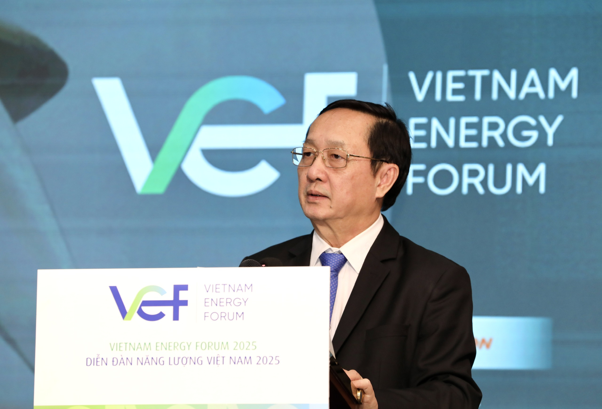 PGS. Huỳnh Thành Đạt - Phó Trưởng Ban Tuyên giáo và Dân vận Trung ương: "Đảng và Nhà nước ta luôn dành sự quan tâm lớn cho phát triển năng lượng quốc gia".