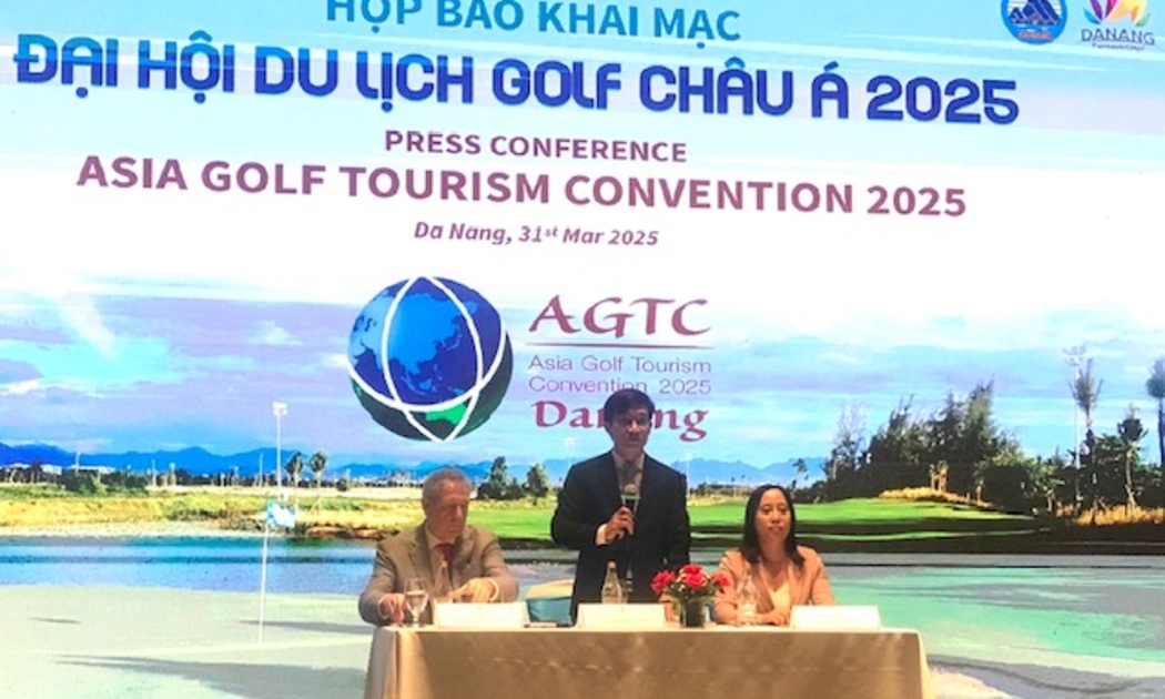 Phó Giám đốc Sở Du lịch Đà Nẵng Tán Văn Vương phát biểu tại họp báo. Ảnh: Ngô Anh Văn