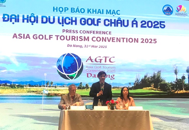 Phó Giám đốc Sở Du lịch Đà Nẵng Tán Văn Vương phát biểu tại họp báo. Ảnh: Ngô Anh Văn