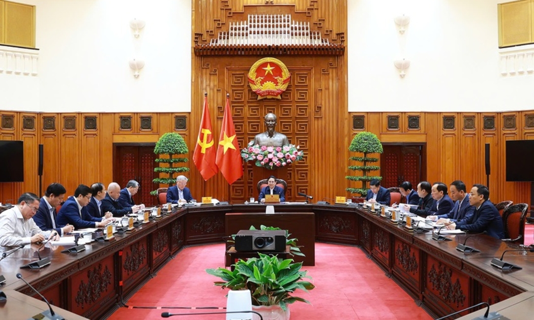 Thủ tướng Phạm Minh Chính chủ trì cuộc họp với các bộ, ngành để tháo gỡ khó khăn, vướng mắc các dự án tồn đọng. Ảnh: VGP