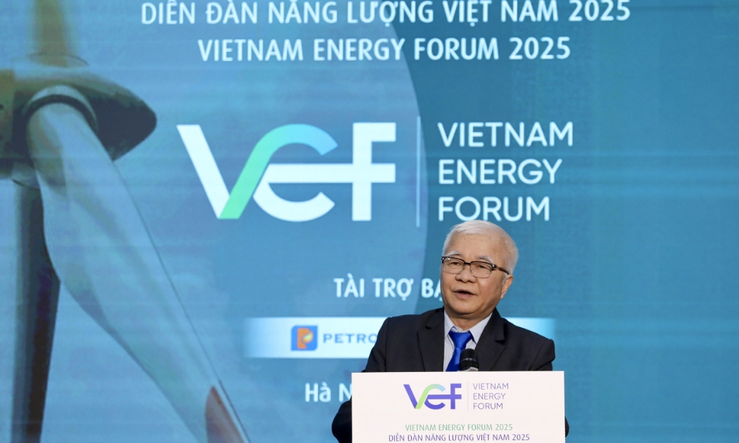 TS. Chử Văn Lâm, Phó Chủ tịch Thường trực Hội Khoa học Kinh tế Việt Nam, Chủ tịch Hội đồng Biên tập Tạp chí Kinh tế Việt Nam khai mạc Diễn đàn Năng lượng Việt Nam năm 2025.