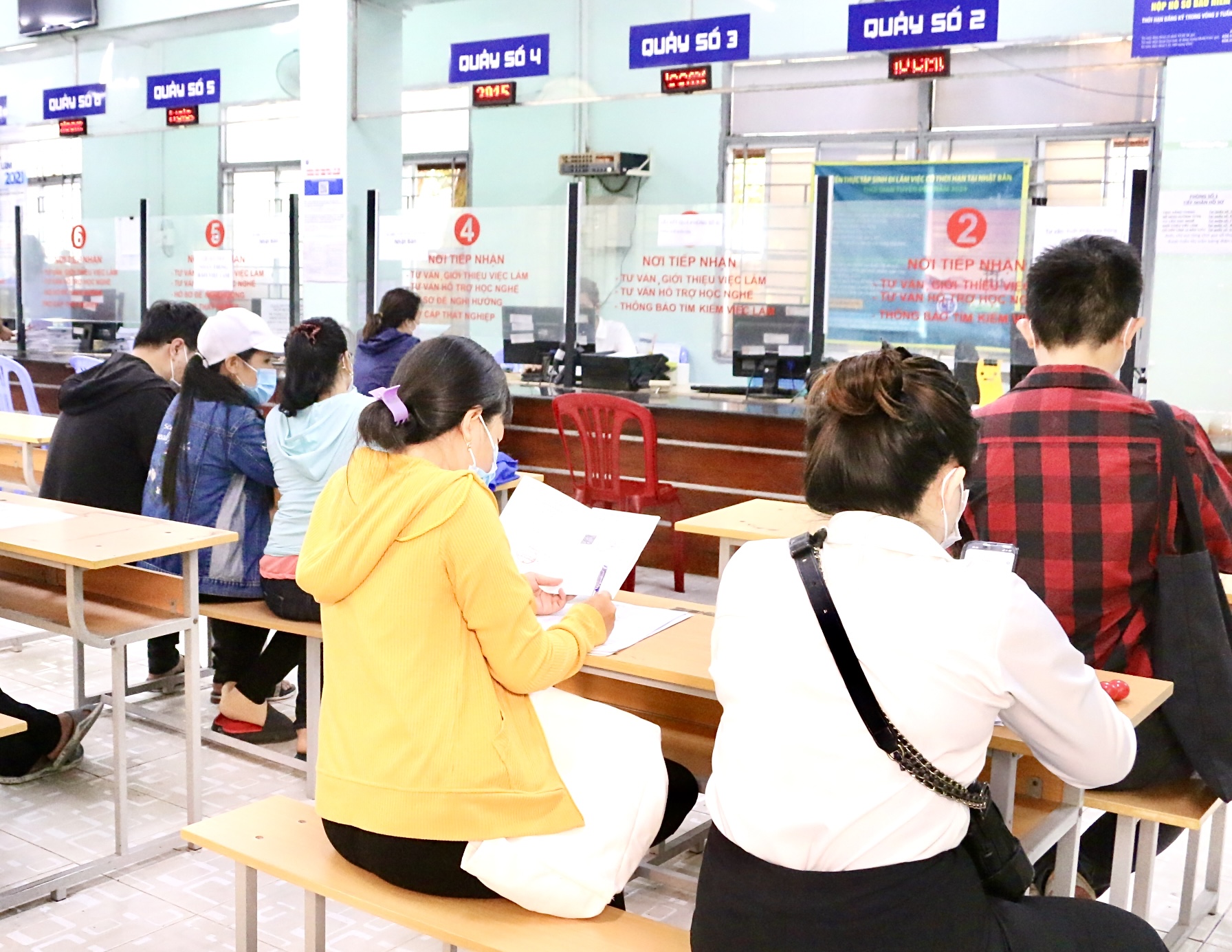 Chính sách bảo hiểm thất nghiệp là “bà đỡ” của thị trường lao động khi người lao động mất việc làm.