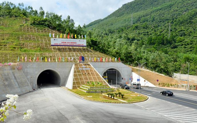 Expansion proposed for tunnel connecting Binh Dinh and Phu Yen provinces