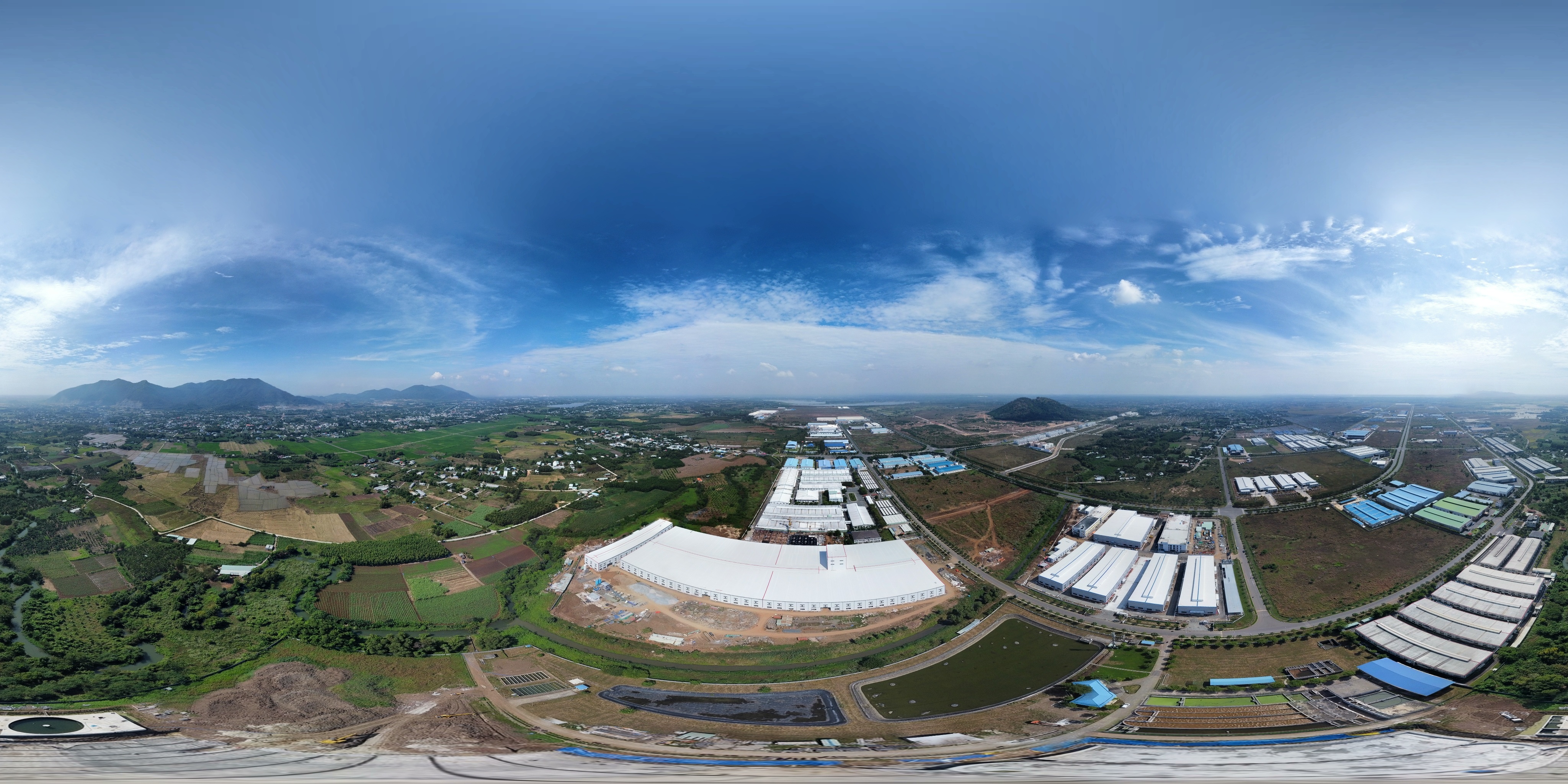 L&agrave; một trong c&aacute;c Khu c&ocirc;ng nghiệp c&oacute; quy m&ocirc; lớn tại ph&iacute;a Nam, Khu c&ocirc;ng nghiệp Ch&acirc;u Đức đ&oacute;ng vai tr&ograve; quan trọng trong qu&aacute; tr&igrave;nh ph&aacute;t triển kinh tế quốc gia.