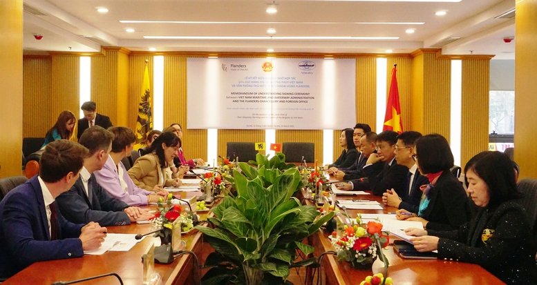 Buổi làm việc giữa Thứ trưởng Bộ Xây dựng Nguyễn Xuân Sang và  bà Cieltje Van Anchter, Bộ trưởng phụ trách về Brussels và truyền thông Vùng Flanders (Vương quốc Bỉ). Ảnh: VGP