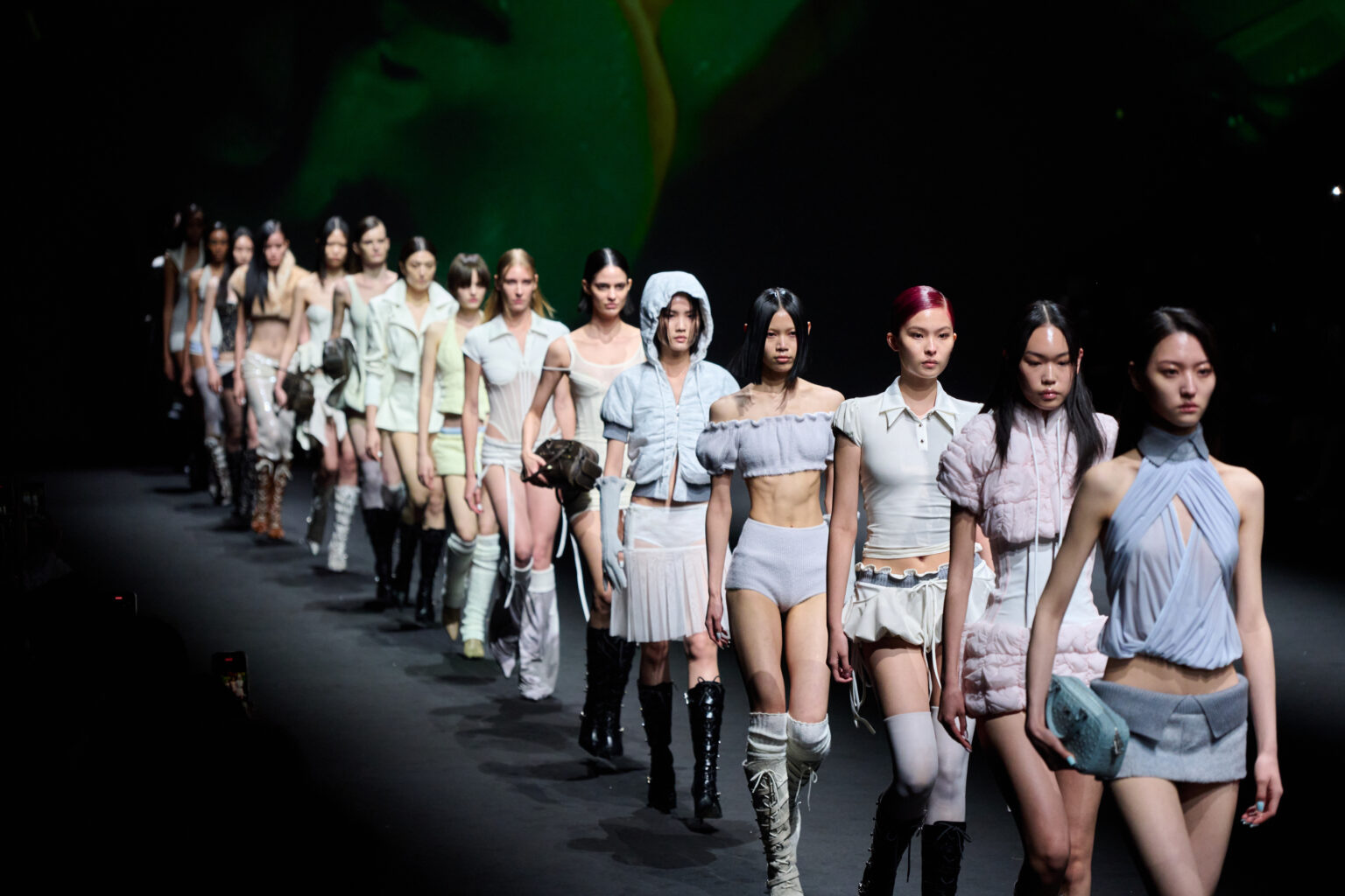 Bộ sưu tập 2R (Risk&Reward) của Lsoul tại Tuần lễ thời trang Thượng Hải.