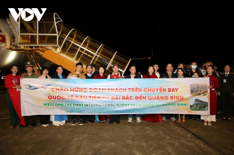 Quang Binh welcomes the first international flight 