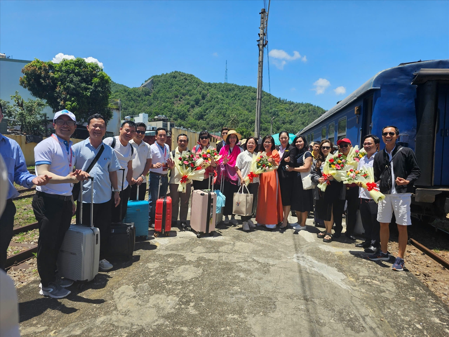 Có khoảng 800 du khách tham gia các chuyến tàu “0 đồng” trong tour du lịch “Hành trình sử thi” và “Tinh hoa đất võ”.