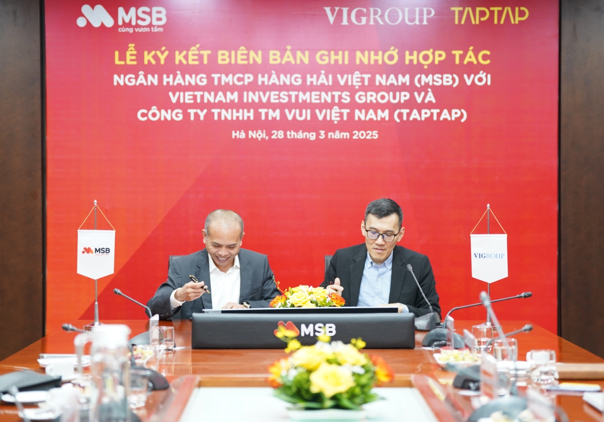 Đại diện Ng&acirc;n h&agrave;ng MSB v&agrave; Quỹ VIG c&ugrave;ng tham gia k&yacute; kết, khẳng định cam kết hợp t&aacute;c chiến lược l&acirc;u d&agrave;i.