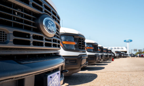 Người Mỹ chạy đua mua ô tô trước thềm thuế quan