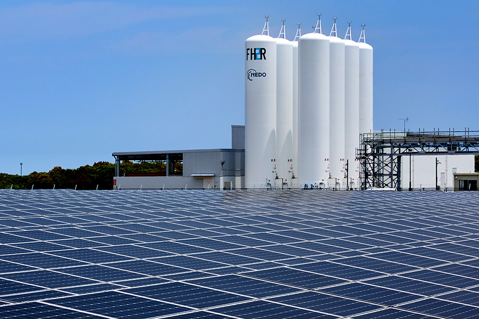 Khu nghiên cứu năng lượng hydro Fukushima (FH2R), tại thị trấn Namie thuộc tỉnh Fukushima (Nhật Bản) là một trong những cơ sở sản xuất hydro từ nguồn tài nguyên tái tạo lớn nhất thế giới.